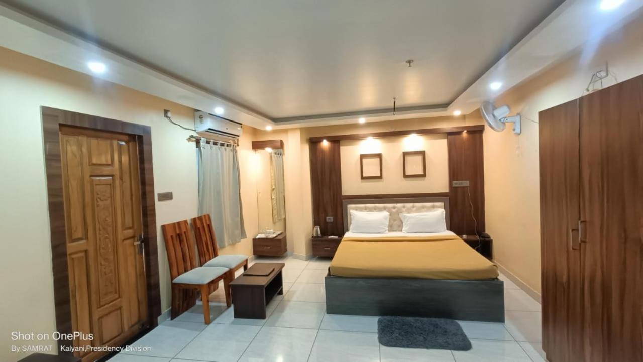 Trisplanet Hotel Kalyani ภายนอก รูปภาพ