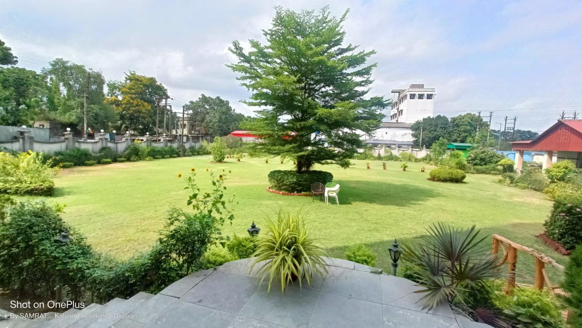 Trisplanet Hotel Kalyani ภายนอก รูปภาพ