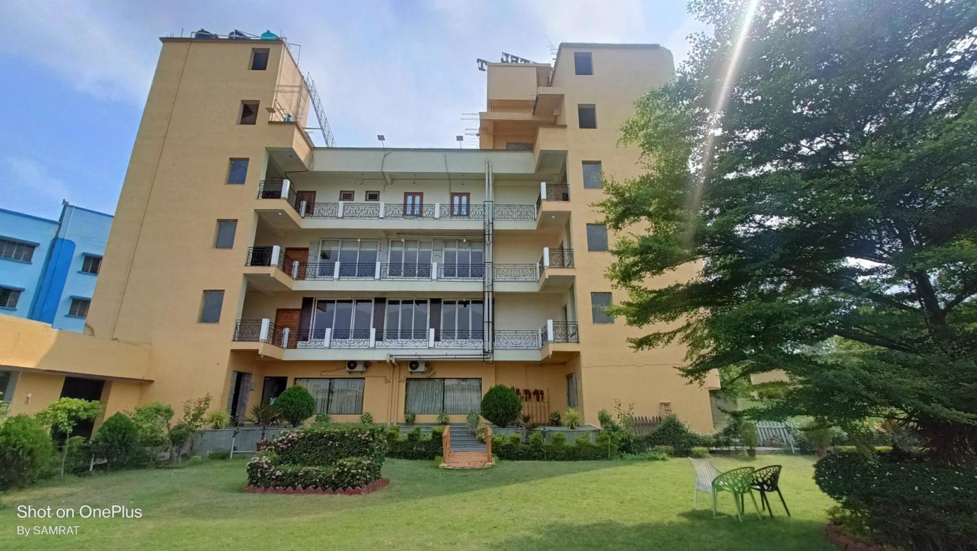 Trisplanet Hotel Kalyani ภายนอก รูปภาพ